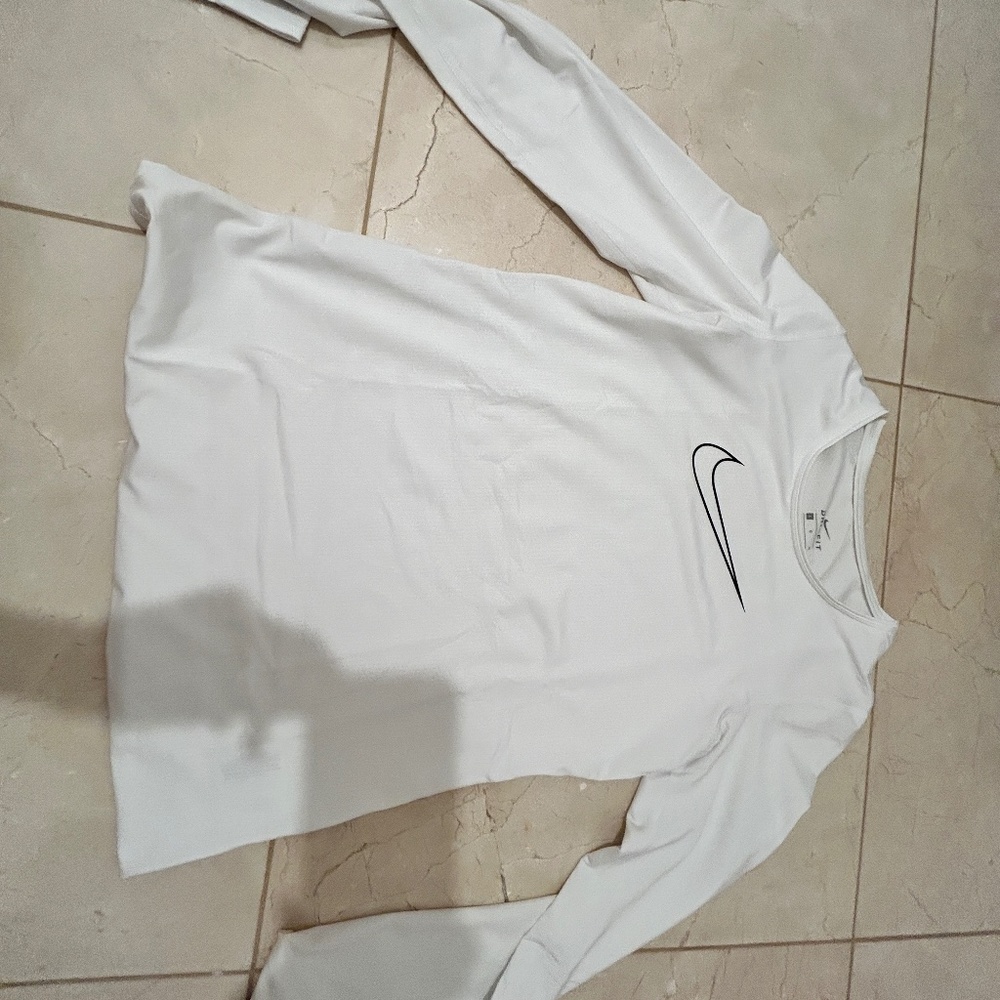 NWT. Girls Nike drifit shirt L